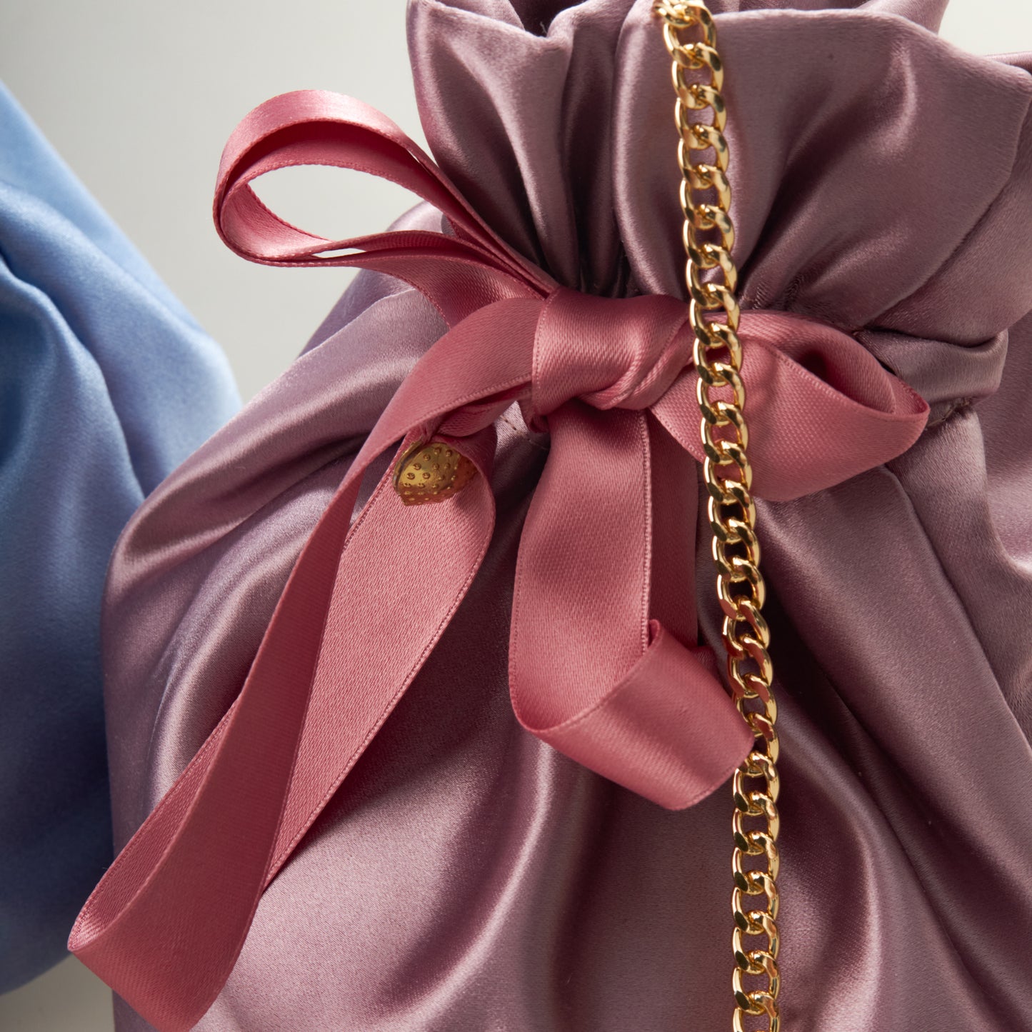 Secchiello Small in raso satinato + Scrunchie